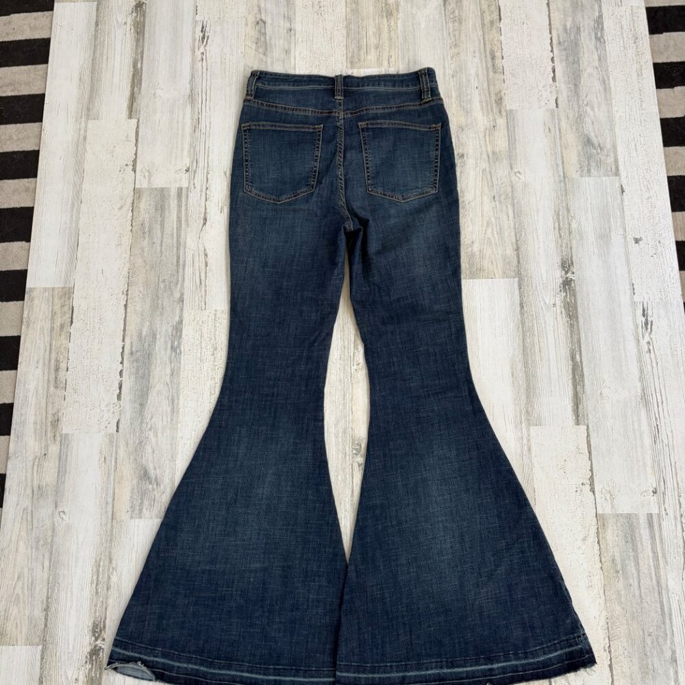 We the Free | Free People Women's Waist Size 30 Irreplaceable Flare Jeans - Picture 3 of 8
